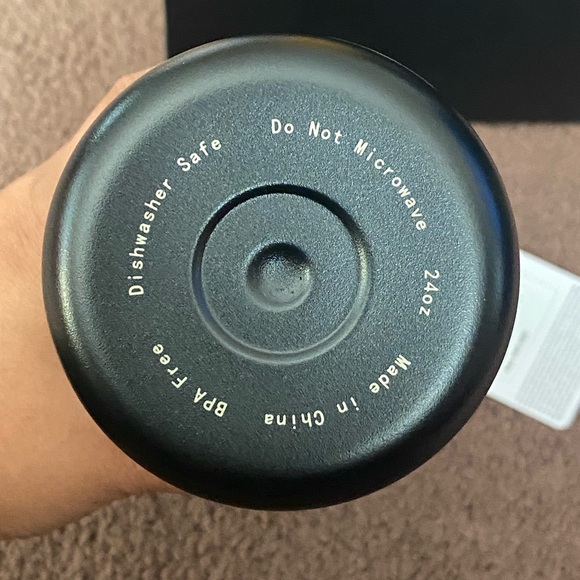 ALO Yoga Black Water Bottle - Picture 6 of 6